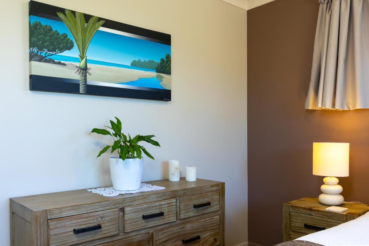 Ocean View Beachfront Apartment Blenheim Esterno foto