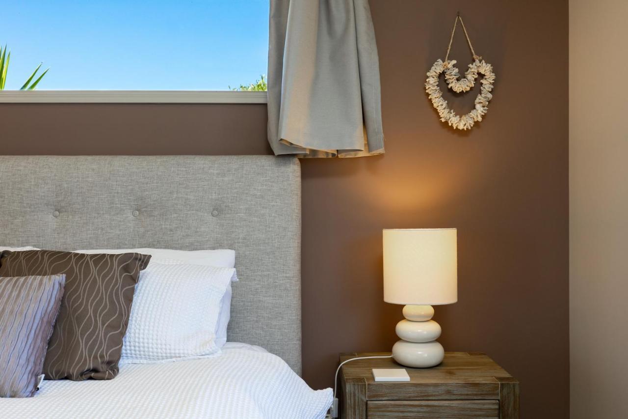 Ocean View Beachfront Apartment Blenheim Esterno foto