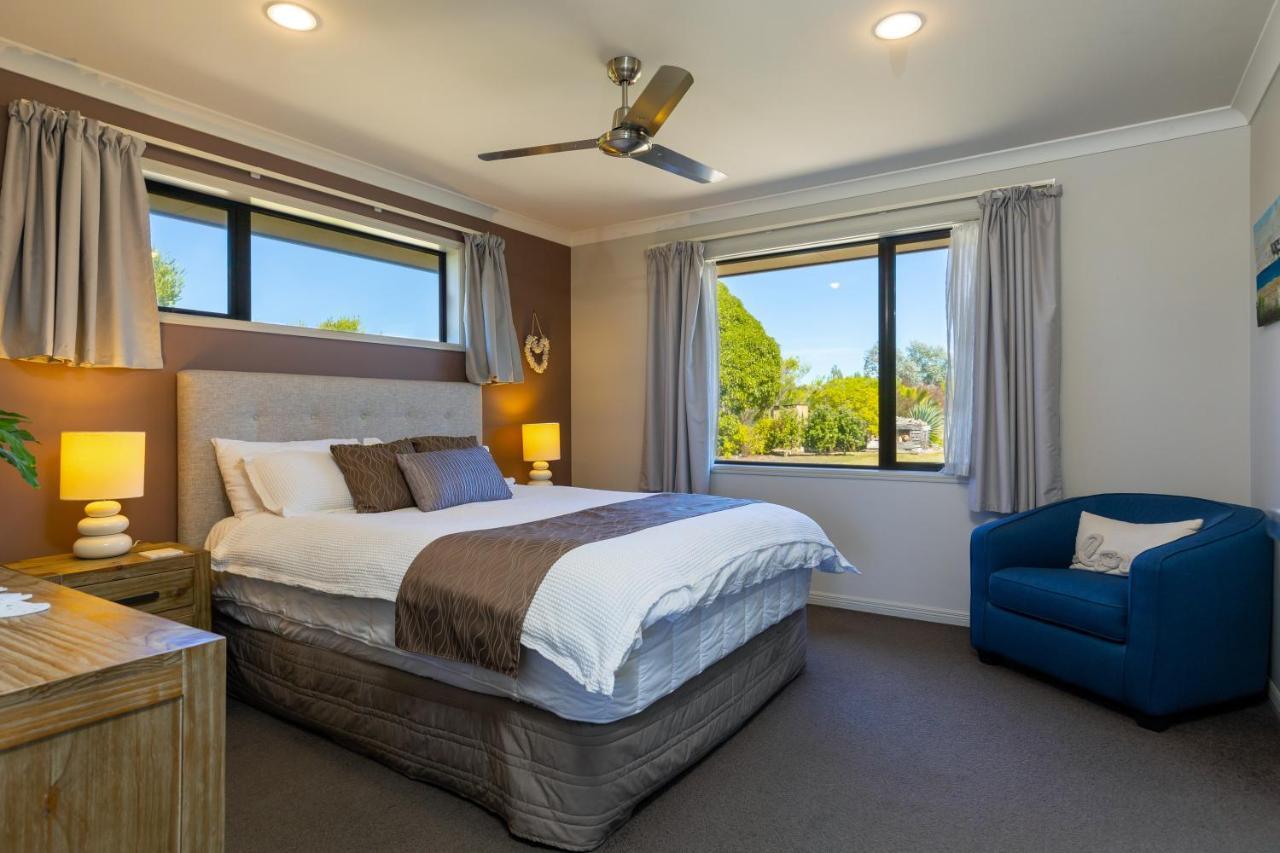 Ocean View Beachfront Apartment Blenheim Esterno foto