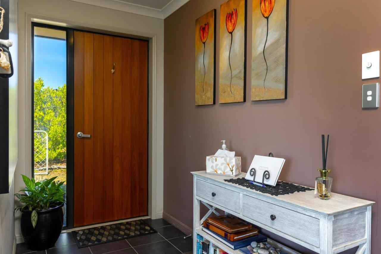 Ocean View Beachfront Apartment Blenheim Esterno foto