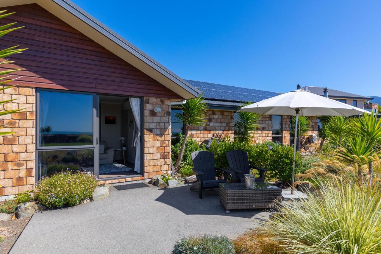 Ocean View Beachfront Apartment Blenheim Esterno foto